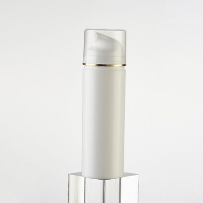 Aangepaste plastic PP airless fles met vierkant ontwerp voor superieure conservering en 100% productevacuatie