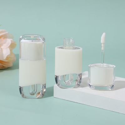 Ovale lippenglazuurbuis 2,3 ml kleur kan worden aangepast met borstel