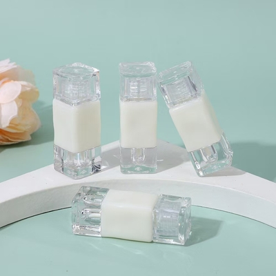 Witte diamant 2,6 ml lipglazuur buis met borstel, kleur kan worden aangepast