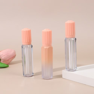Ontwerp drager dekking met borstel plastic lip glazuur buis in verschillende kleuren