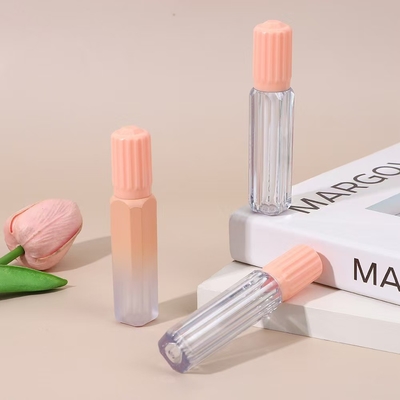 Ontwerp drager dekking met borstel plastic lip glazuur buis in verschillende kleuren