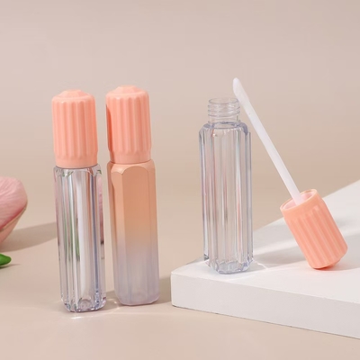 Ontwerp drager dekking met borstel plastic lip glazuur buis in verschillende kleuren