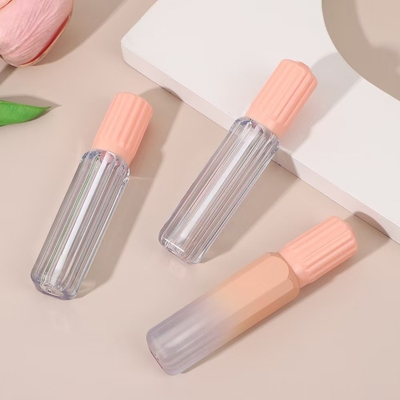 Ontwerp drager dekking met borstel plastic lip glazuur buis in verschillende kleuren