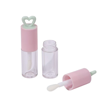 Custom Kleur 7 ml Hollow Heart Plastic Lip Glaze Tube voor Draagbare Lipgloss Verpakking
