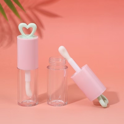 Custom Kleur 7 ml Hollow Heart Plastic Lip Glaze Tube voor Draagbare Lipgloss Verpakking