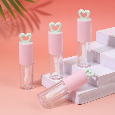 Custom Kleur 7 ml Hollow Heart Plastic Lip Glaze Tube voor Draagbare Lipgloss Verpakking