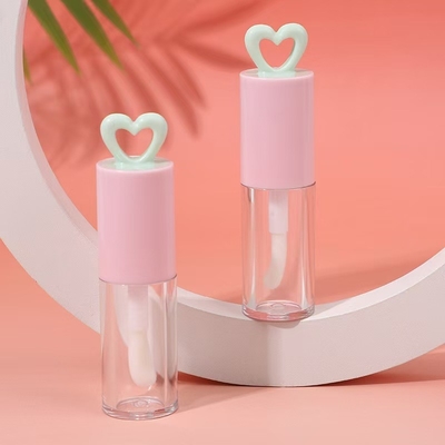Custom Kleur 7 ml Hollow Heart Plastic Lip Glaze Tube voor Draagbare Lipgloss Verpakking