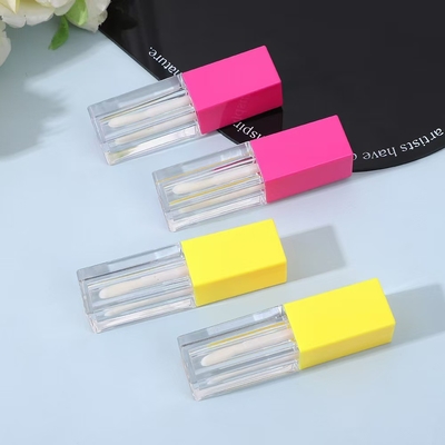 Vierkante plastic lipglazuurbuis met borstel Cosmetisch type Lipgloss Custom Color 4.9ml