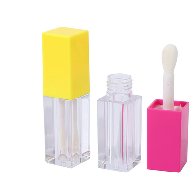 Vierkante plastic lipglazuurbuis met borstel Cosmetisch type Lipgloss Custom Color 4.9ml