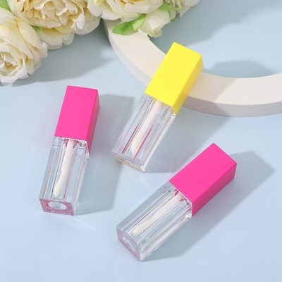 Vierkante plastic lipglazuurbuis met borstel Cosmetisch type Lipgloss Custom Color 4.9ml