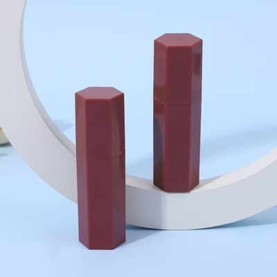 Hexagonale plastic lippenstiftbuis voor lippenstiftblushstick en glanzend effect 5 ml Proefgeleverd