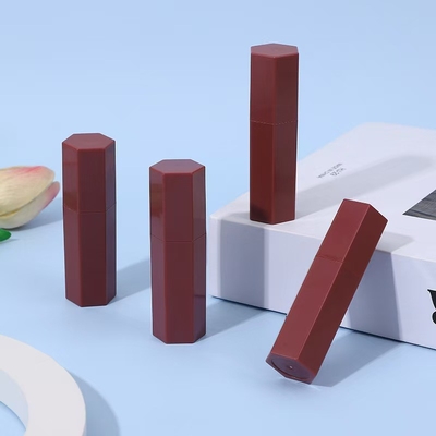 Hexagonale plastic lippenstiftbuis voor lippenstiftblushstick en glanzend effect 5 ml Proefgeleverd