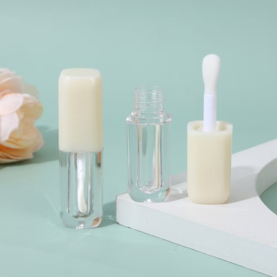 Vierkante lippenglazuurbuis Compact en opvallend