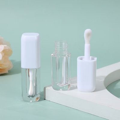 Vierkante lippenglazuurbuis Compact en opvallend