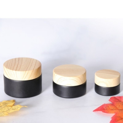 Draagbare 10g crème pot met houten dop voor persoonlijke verzorging Acceptabel klant logo