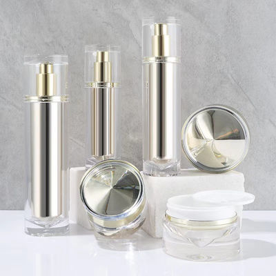 Lichtgouden Acryl Mini Trigger Spuit met Elegante Pompdosering en Aanpasbare Buislengte voor Cosmetische Verpakking