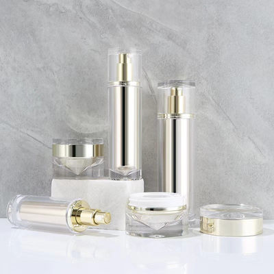 Lichtgouden Acryl Mini Trigger Spuit met Elegante Pompdosering en Aanpasbare Buislengte voor Cosmetische Verpakking
