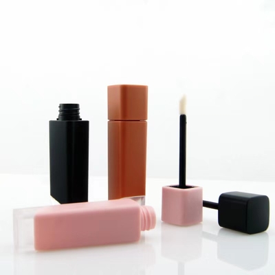 Op maat gemaakte 5 ml lipgloss buis met matte kleur lege verpakking