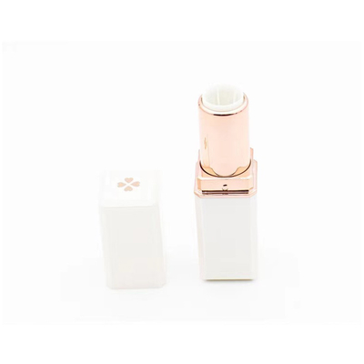 Vierhoekige vierblaadje klaverontwerp 5g Lipstick tube container in aangepaste kleur voor schoonheidsproducten