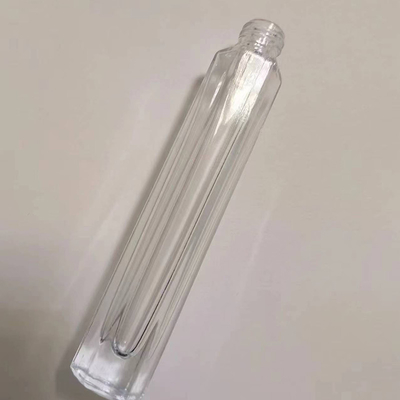 10 ml glazen parfumfles op maat met sproeipomp en overkap