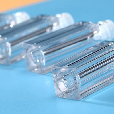 Gepersonaliseerde vierkant lege lipgloss buis in zwart en transparant met een capaciteit van 1,2 ml