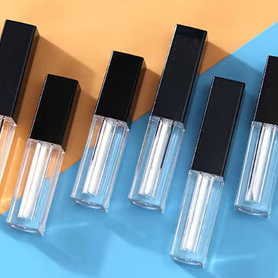 Gepersonaliseerde vierkant lege lipgloss buis in zwart en transparant met een capaciteit van 1,2 ml