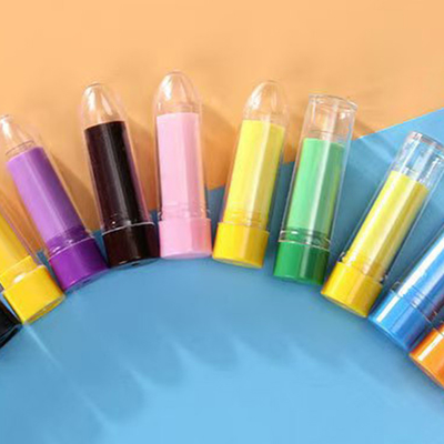 Plastic leeg lippenstiftbuis met een capaciteit van 1 g