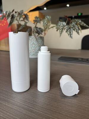Groothandel 30 ml 50 ml Twist Plastic Airless Pump Flasje met Vacuum Lotion Pump in ABS + PP en aangepaste kleur