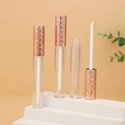 Groothandel 4,5 ml plastic lipgloskokers met gouden dop en witte kwast voor lege cosmetische verpakking