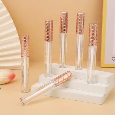 Groothandel 4,5 ml plastic lipgloskokers met gouden dop en witte kwast voor lege cosmetische verpakking