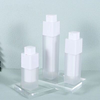 Groothandel Vierkante Vorm 15ml 30ml 50ml Airless Pomp Fles met Draaislot Pomp voor Huidverzorgingsproducten
